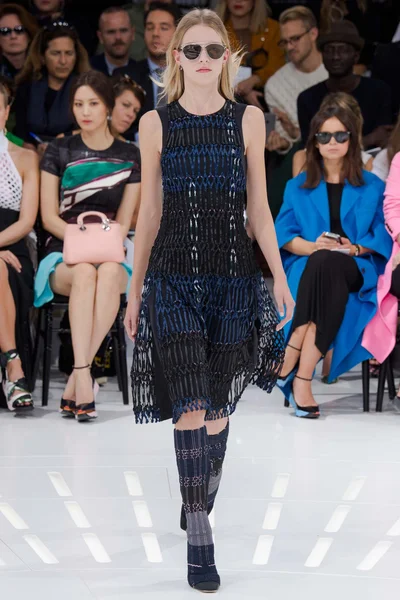 Look 32